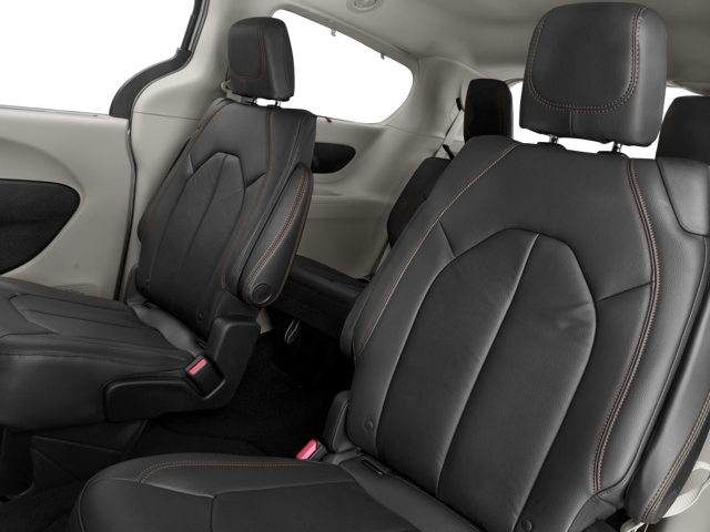 2017 Chrysler Pacifica Touring Plus photo 4