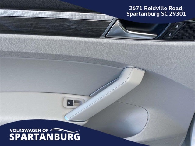 2017 Volkswagen Passat 1.8T SE w/Technology