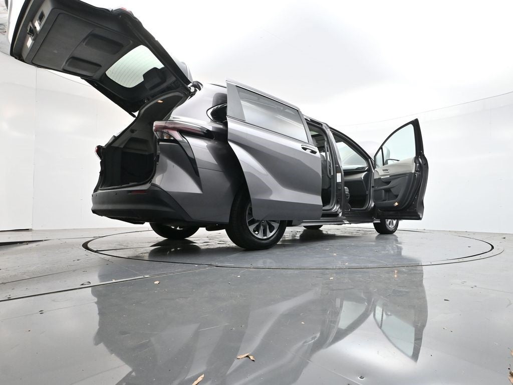 2024 Toyota Sienna XLE