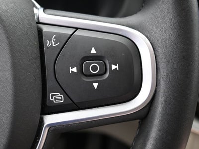 2022 Volvo XC60 B5 Momentum