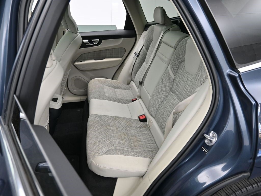 2022 Volvo XC60 B5 Momentum