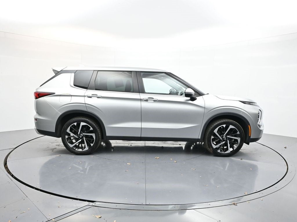 2022 Mitsubishi Outlander SE