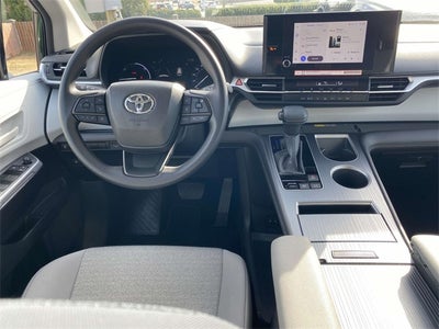 2025 Toyota Sienna LE 8 Passenger