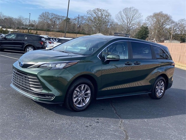 2025 Toyota Sienna LE 8 Passenger