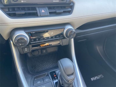 2020 Toyota RAV4 Hybrid XLE